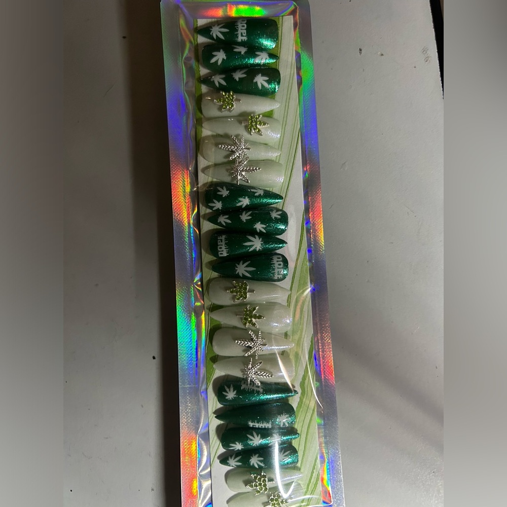 Ganja Queen pressons by Sami’s Manis